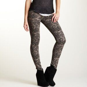 Joe's Jeans Skinny Fit in Chantilly Lace 0